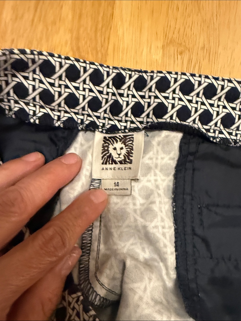 Anne Klein Navy and White Geometric, Pull-On Pants – Size 14 🌸